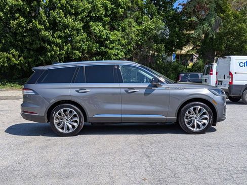 Used 2025 Lincoln Aviator Reserve w/ Illumination Package AWD/4WD image 2