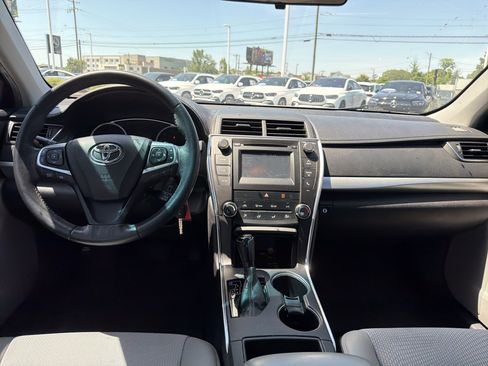 Used 2017 Toyota Camry SE w/ Moonroof Package FWD image 30