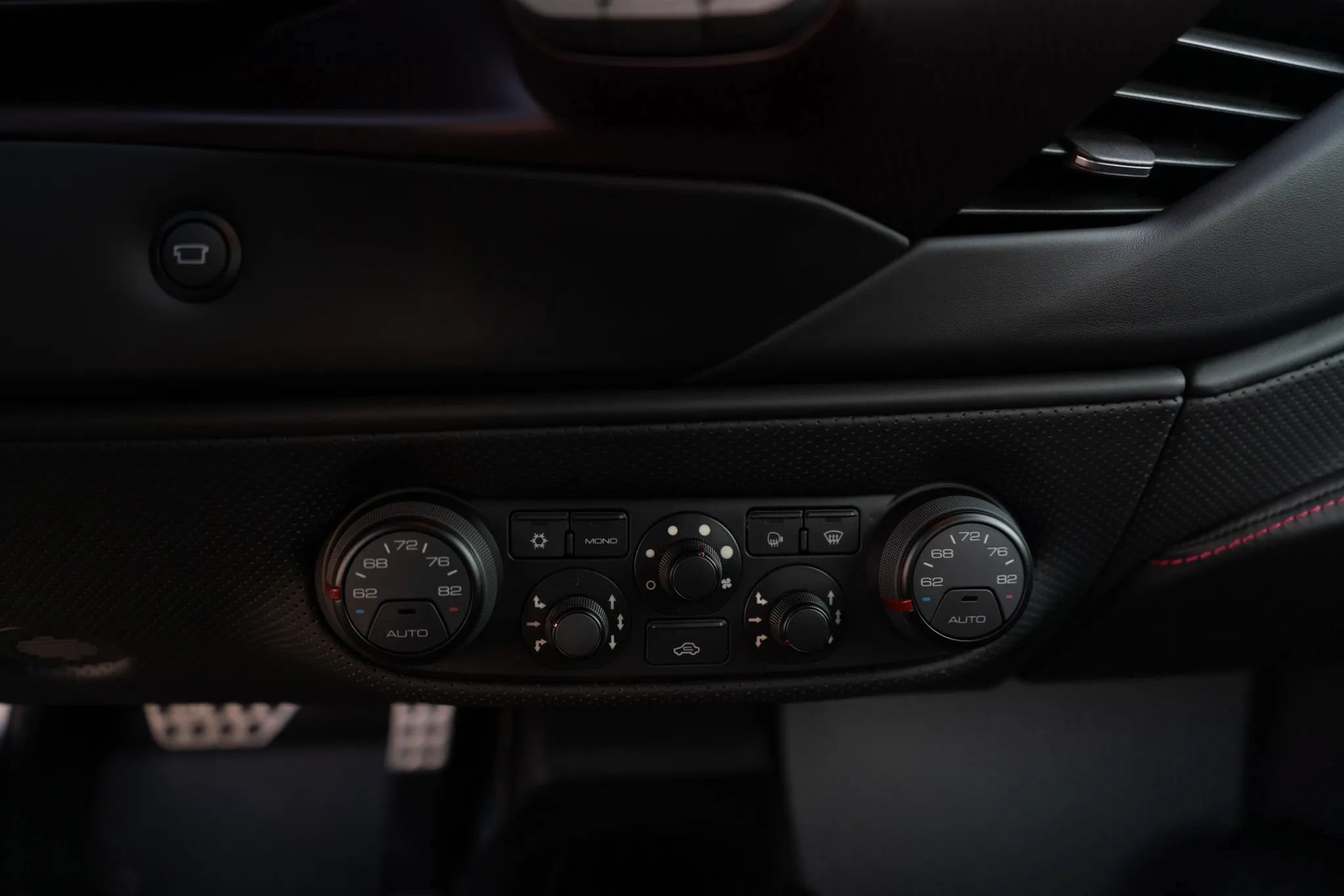 Used 2020 Ferrari 488 Pista Coupe RWD image 33
