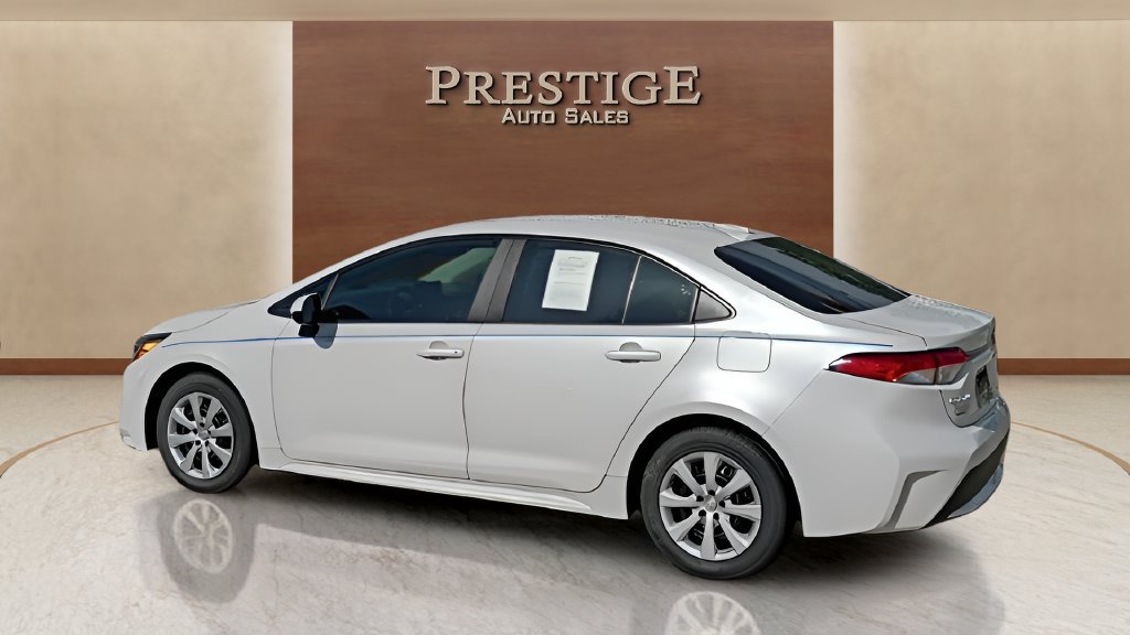 Used 2022 Toyota Corolla LE FWD image 18