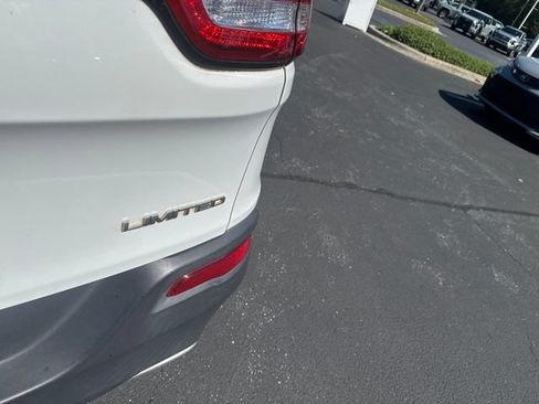 Used 2016 Jeep Cherokee Limited AWD/4WD image 7