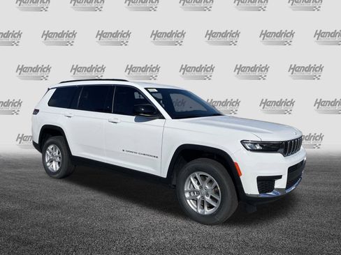 Used 2025 Jeep Grand Cherokee L Laredo image 2