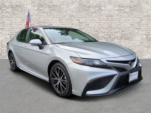 Used 2024 Toyota Camry SE FWD image 1