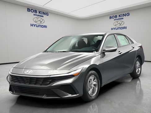 New 2026 Hyundai Elantra SE FWD image 1