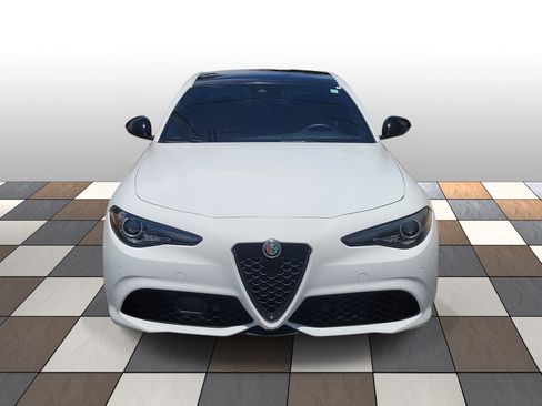 Used 2023 Alfa Romeo Giulia Veloce RWD image 2