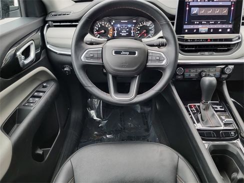 Certified 2022 Jeep Compass Limited image 31