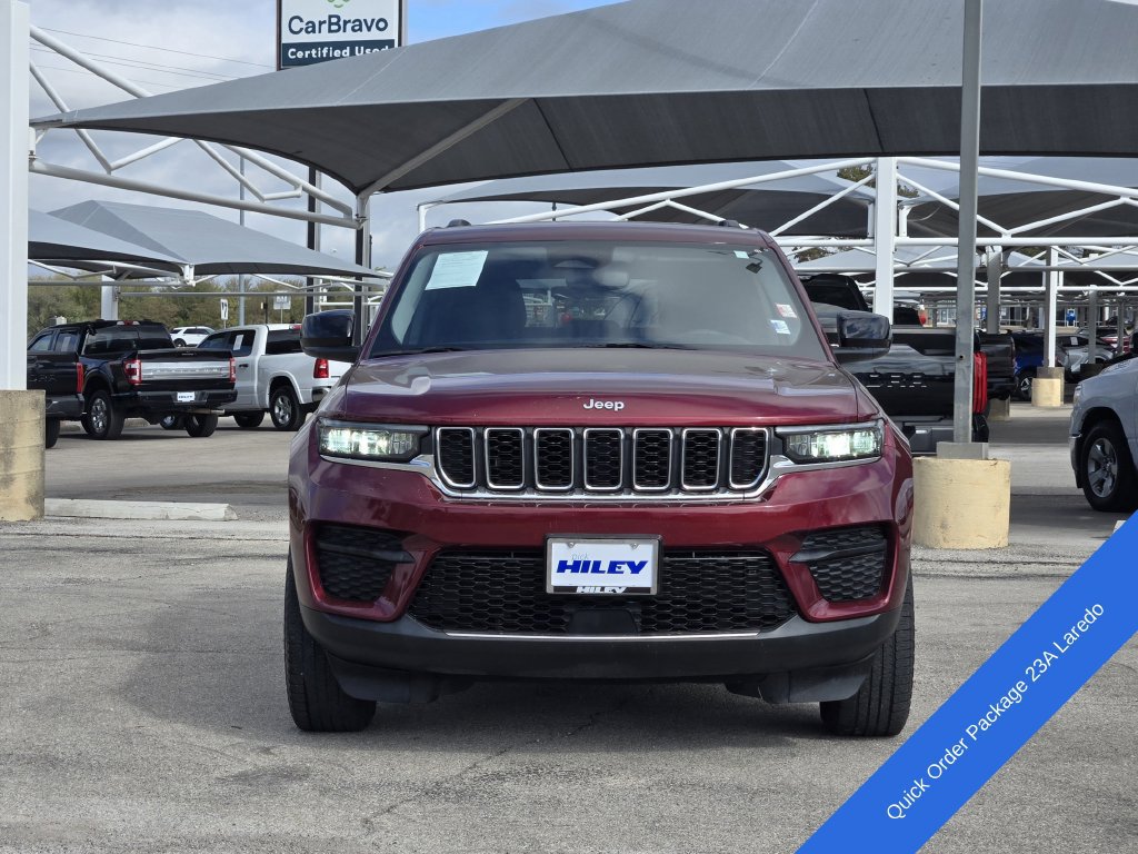 Used 2023 Jeep Grand Cherokee Laredo w/ Luxury Tech Group I AWD/4WD image 2