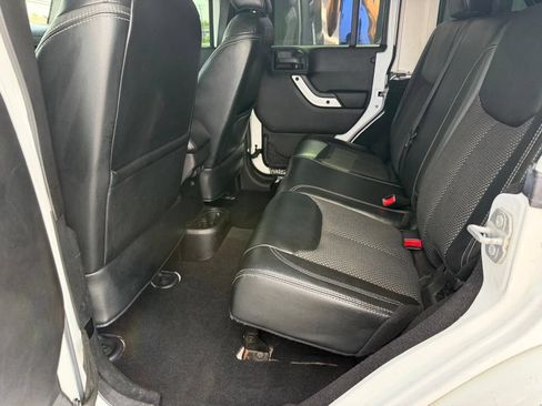 Used 2015 Jeep Wrangler Unlimited Sahara AWD/4WD image 15