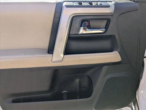 Used 2019 Toyota 4Runner SR5 Premium image 7