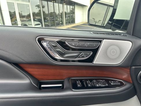 Used 2020 Lincoln Navigator L Reserve w/ Equipment Group 208A Reserve AWD/4WD image 14