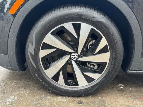 Used 2025 Volkswagen ID.4 Pro image 10