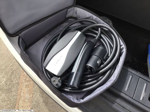 Used 2019 Tesla Model X 75D AWD/4WD image 16