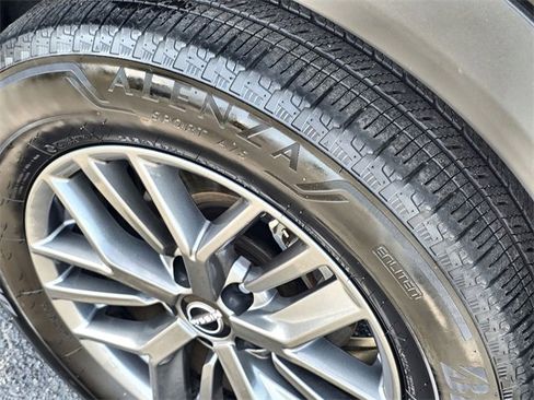 Used 2024 Nissan Rogue S image 13