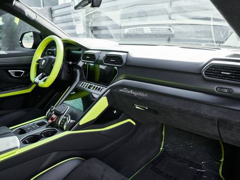 Used 2022 Lamborghini Urus AWD/4WD image 41