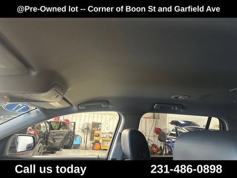 Used 2017 GMC Acadia SLT AWD/4WD image 13