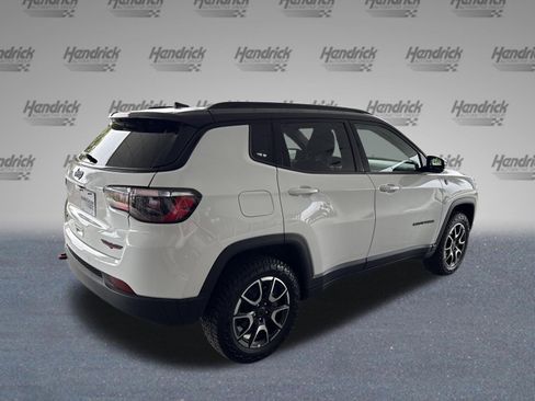 Used 2025 Jeep Compass Trailhawk image 9