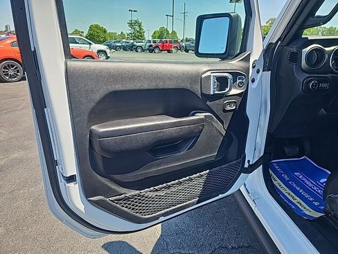 Used 2021 Jeep Gladiator Sport image 13