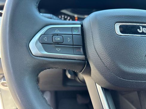 Used 2024 Jeep Compass Latitude AWD/4WD image 17