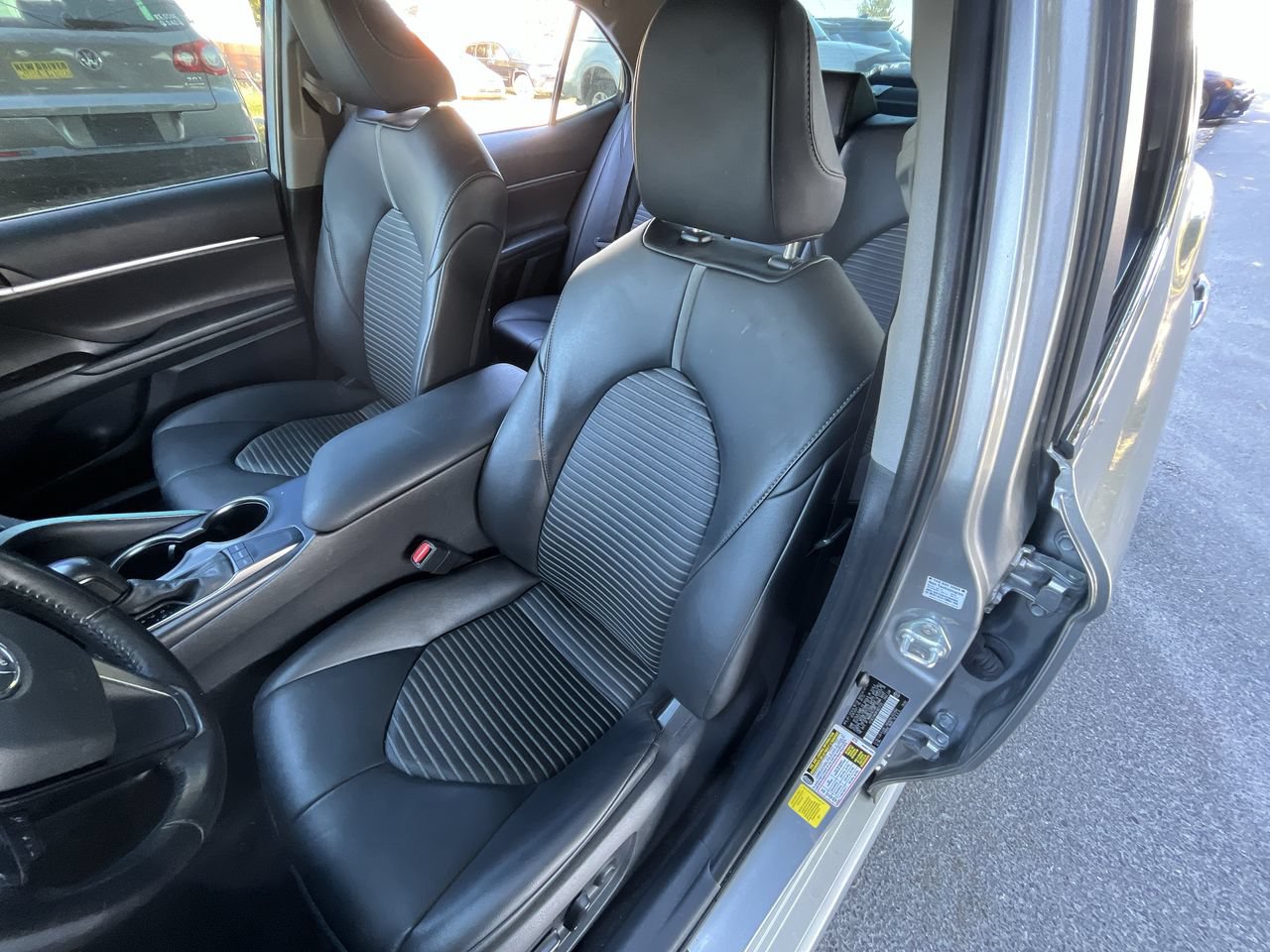 Used 2023 Toyota Camry SE FWD image 4