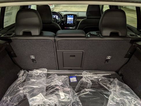 New 2025 Volvo XC40 B5 Core w/ Protection Package Premier image 28