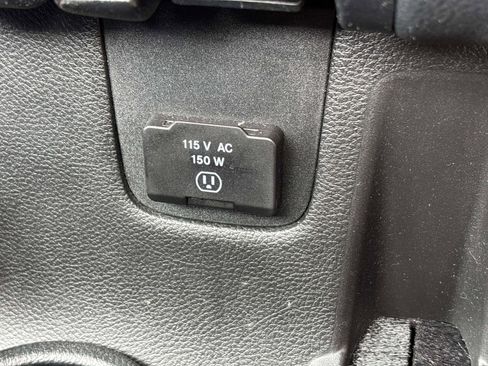 Used 2017 Jeep Wrangler Unlimited Sahara AWD/4WD image 19