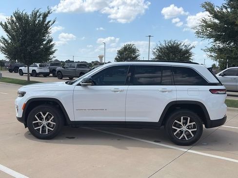 Used 2025 Jeep Grand Cherokee Limited RWD image 6