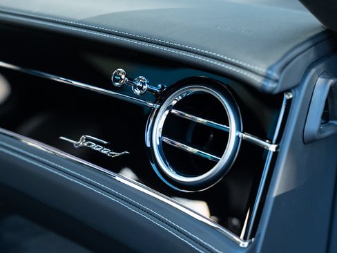 Used 2025 Bentley Flying Spur Plug-In Hybrid AWD/4WD image 65