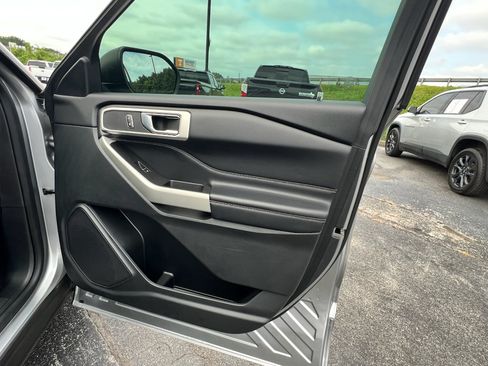 Used 2020 Ford Explorer XLT w/ Equipment Group 202A RWD image 43