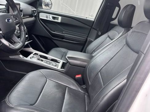 Used 2020 Ford Explorer Limited w/ Class III Trailer Tow Package AWD/4WD image 11