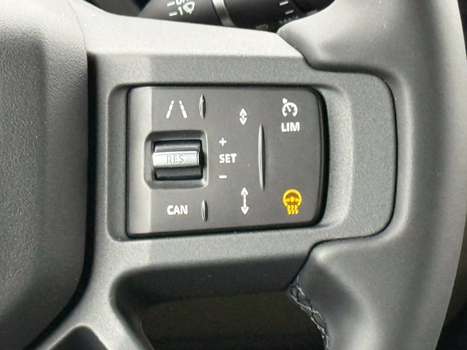 New 2026 Land Rover Defender 110 X-Dynamic SE AWD/4WD image 29