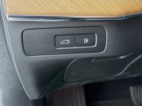 Used 2023 Volvo XC90 T8 Plus w/ Protection Package Premier image 11