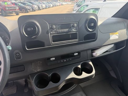 Used 2019 Freightliner Sprinter 2500 image 7