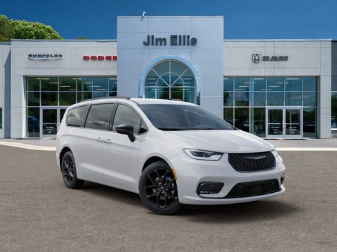 New 2026 Chrysler Pacifica Select w/ S Appearance Package FWD image 5