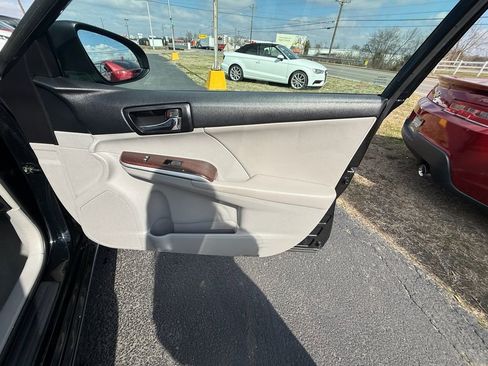 Used 2012 Toyota Camry XLE w/ Leather Pkg image 22