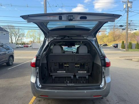 Used 2017 Toyota Sienna FWD image 29