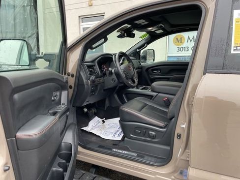 Used 2024 Nissan Titan PRO-4X w/ Pro-4x Convenience Package image 8