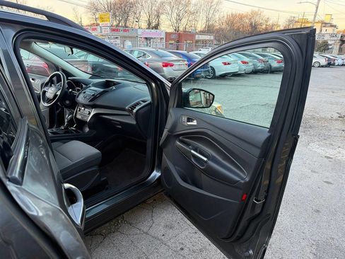 Used 2018 Ford Escape SE image 16