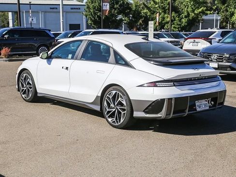 Used 2025 Hyundai Ioniq 6 SEL RWD image 2