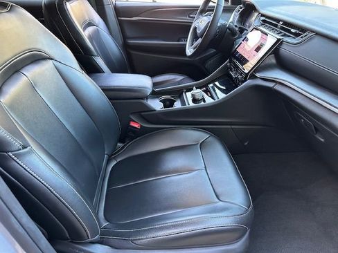 Used 2024 Jeep Grand Cherokee Limited image 16