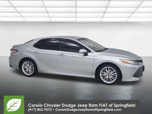 Used 2018 Toyota Camry XLE image 1