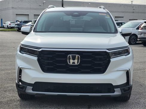 New 2025 Honda Pilot Touring image 9
