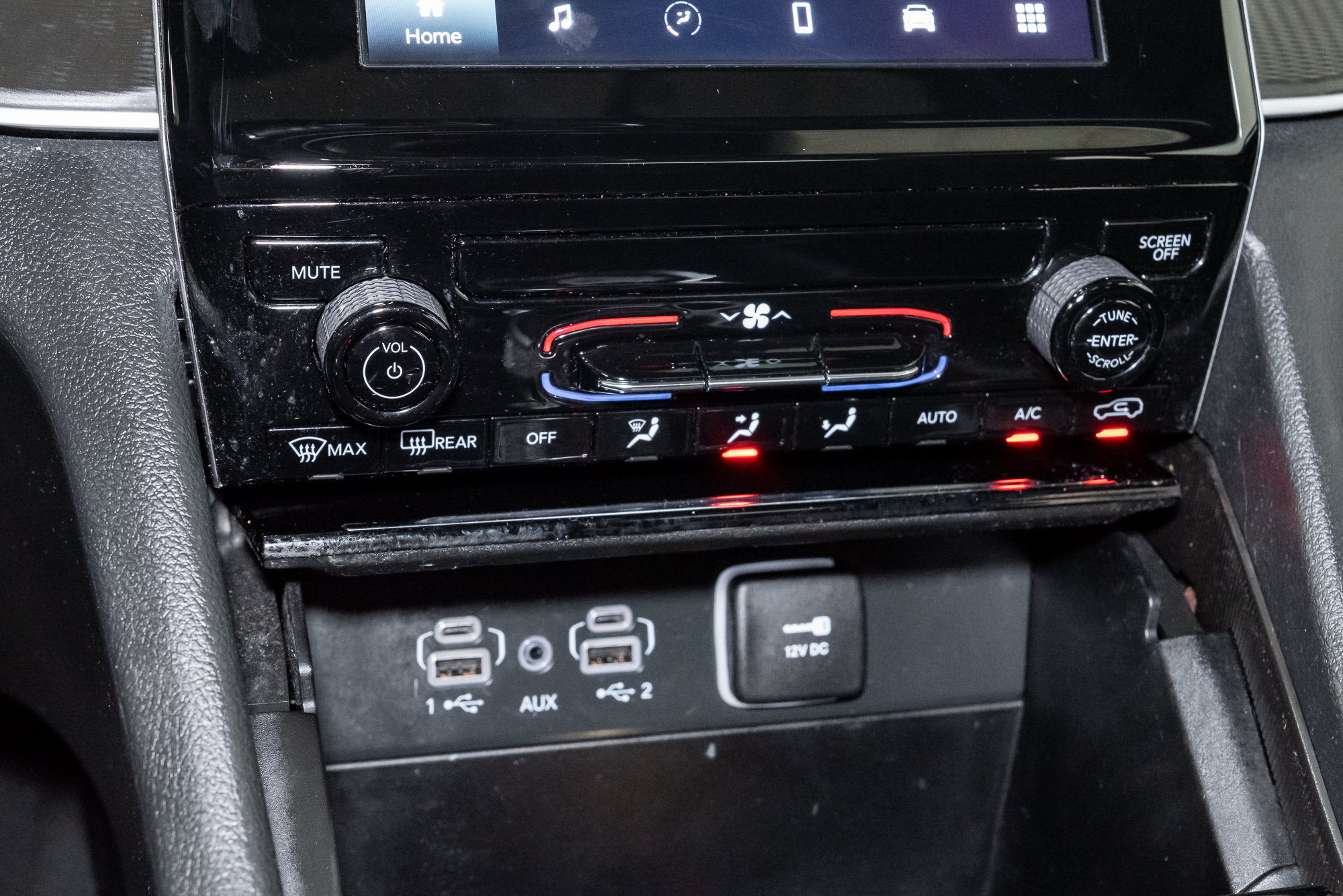 Used 2024 Jeep Grand Cherokee Laredo X AWD/4WD image 19