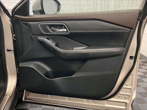 Certified 2021 Nissan Rogue Platinum image 25