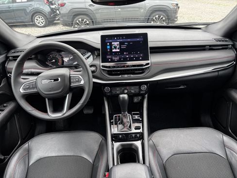 Used 2025 Jeep Compass Trailhawk AWD/4WD image 33