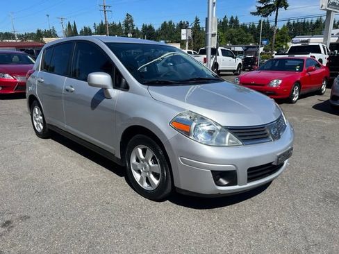 Used 2009 Nissan Versa Hatchback FWD image 6