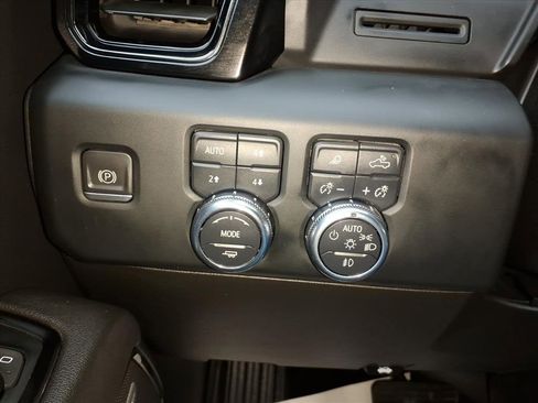 Used 2023 GMC Sierra 1500 AT4 w/ AT4 Premium Package image 24