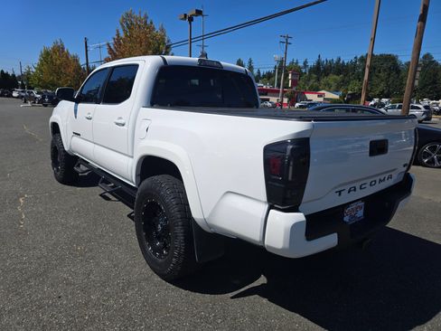 Used 2018 Toyota Tacoma TRD Sport RWD image 5