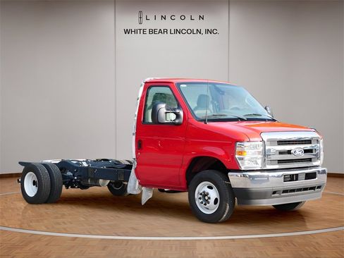 Used 2026 Ford E-450 and Econoline 450 Super Duty w/ Power Equipment Group image 3