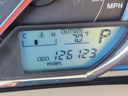 Used 2015 Toyota RAV4 Limited image 30