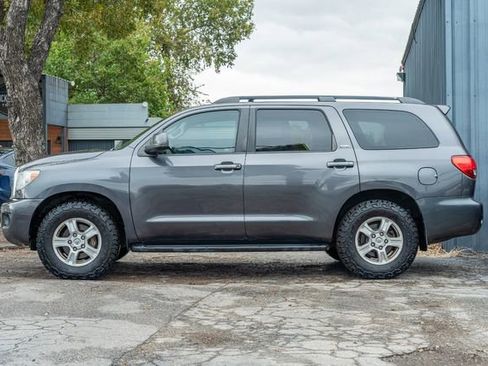 Used 2013 Toyota Sequoia SR5 image 3